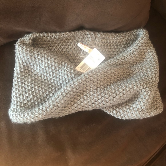 Goes-With-Everything Grey Cowel - Picture 4 of 6